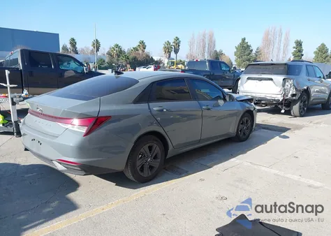 2021 Hyundai Elantra Sel z USA, uszkodzony, nr VIN KMHLS4AG5MU064264